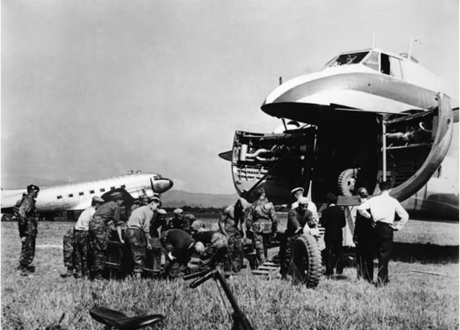 Tăng M24 - “nắm đấm thép” của Pháp đánh vào không khí